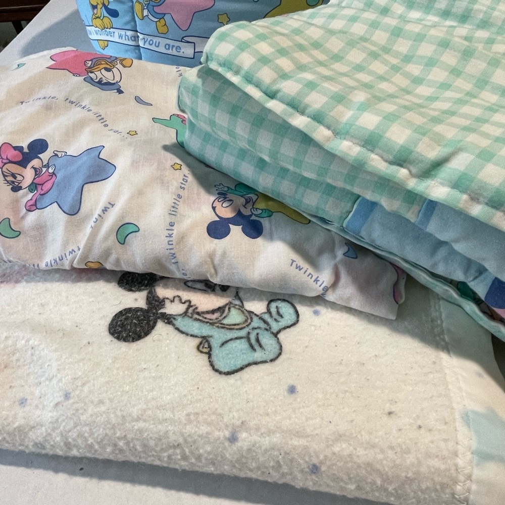 Vintage Disney Baby Blanket with Blue and Pink Stars - Picture 4 of 4